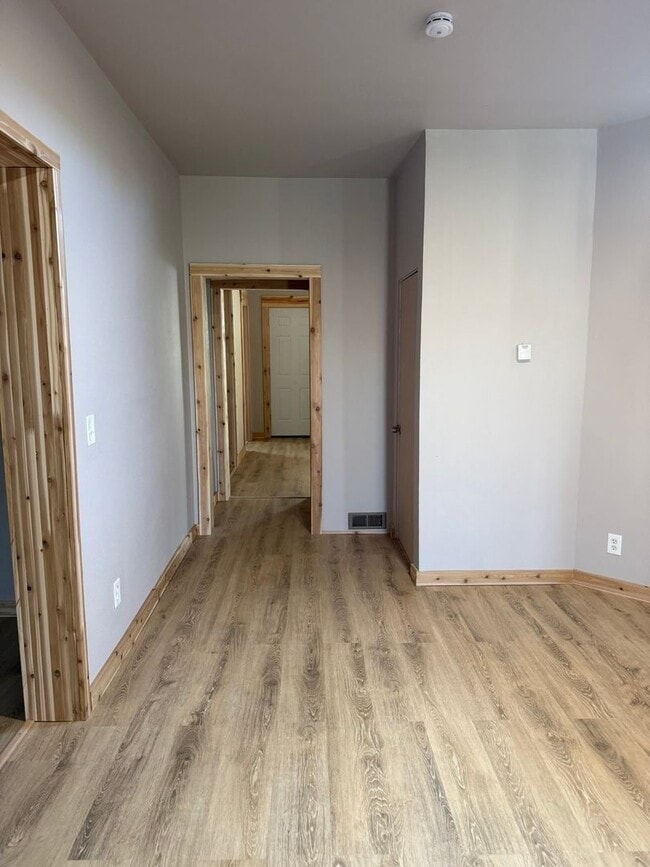 Building Photo - 818 3rd Ave N