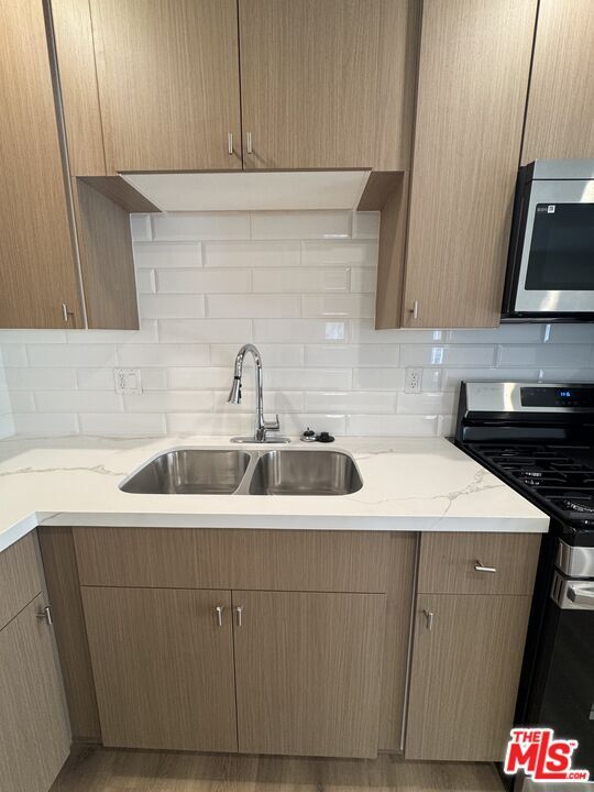 Building Photo - 137 Crescent Dr