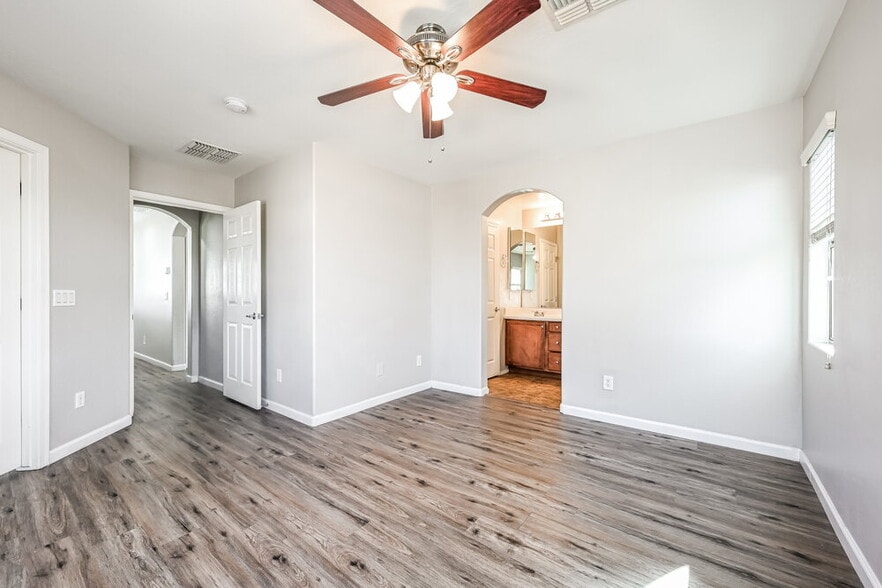 Building Photo - 10324 W Sands Dr