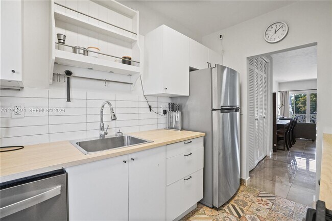 Building Photo - 13105 Ixora Ct