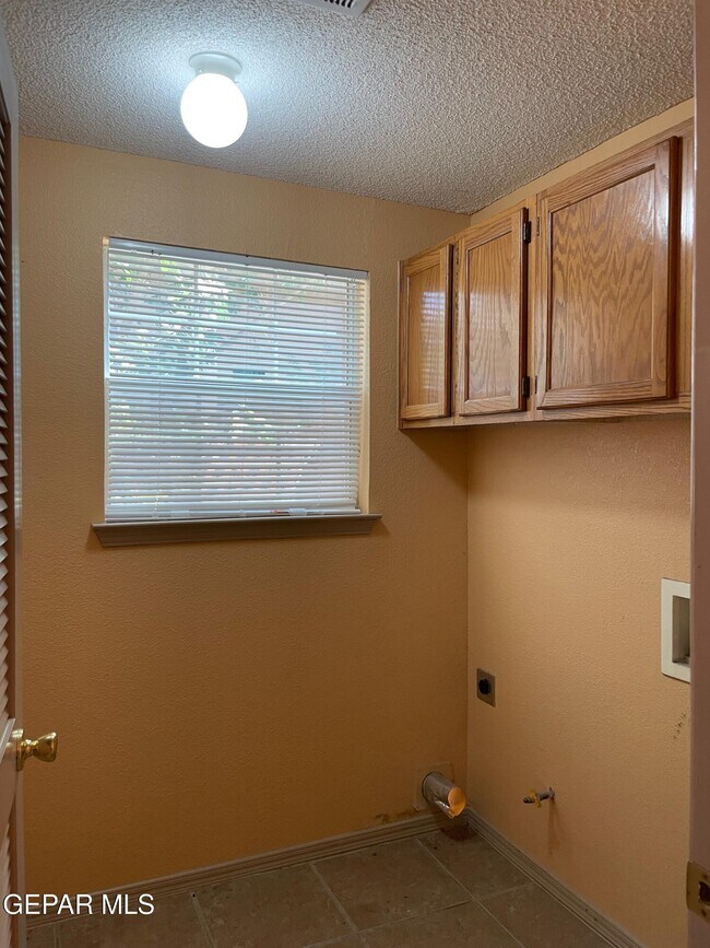Building Photo - 12828 Tierra Ayala Dr