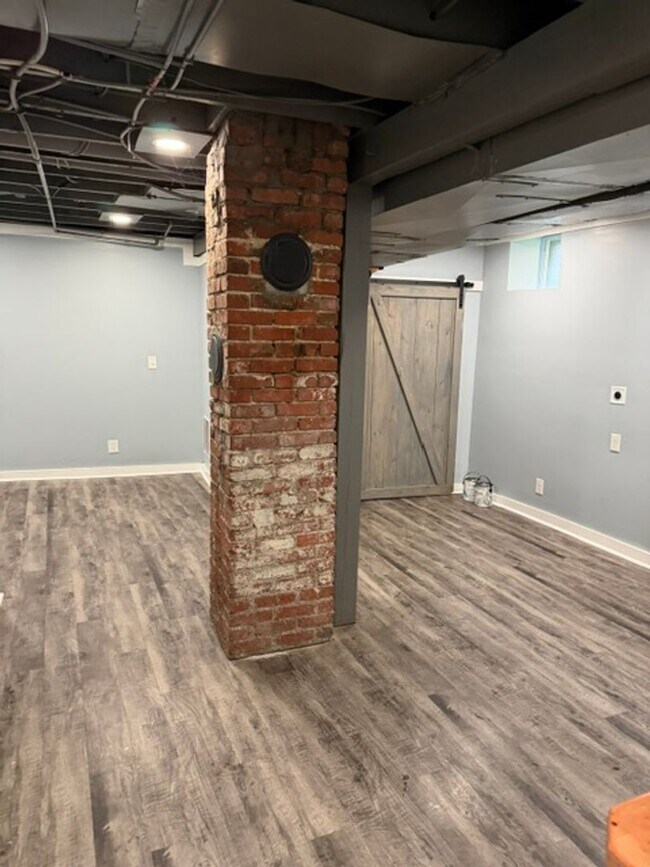 Building Photo - Updated 2-bedroom, 2-story home in the heart of Kansas City!