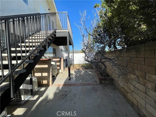 Building Photo - 19153 Clymer St