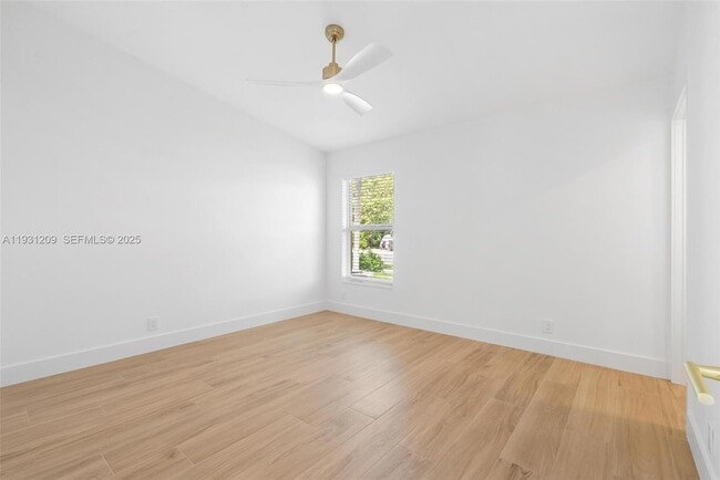 Building Photo - 102 SW 13th Ave