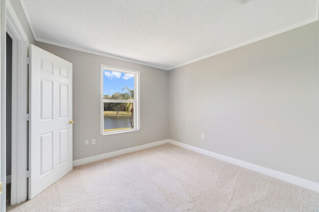 Building Photo - 3170 Santa Cruz Dr