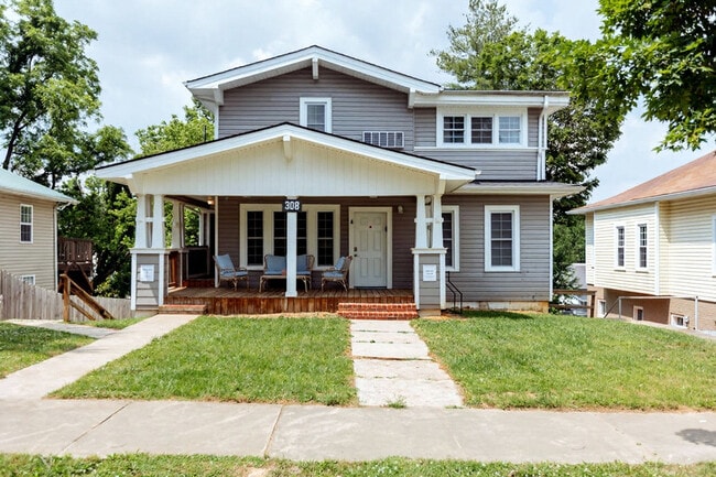 Building Photo - 308 Lamont St