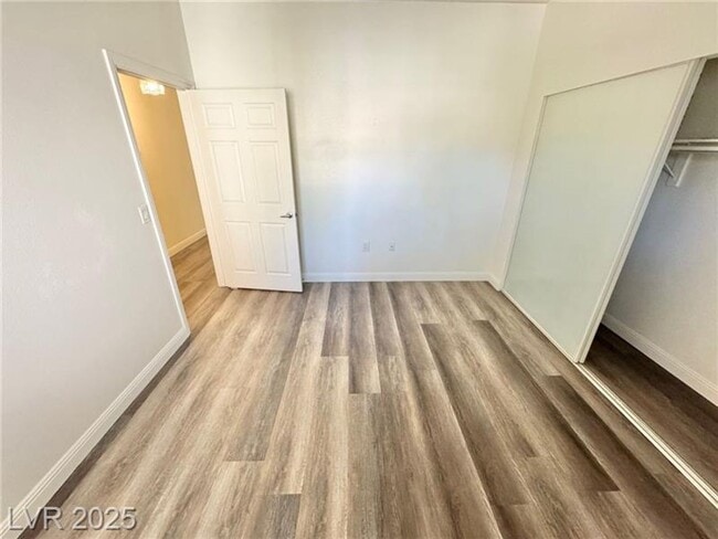 Building Photo - Well-maintained condo located in a convenient Southwest Las Vegas community. Attached 2 car garage.