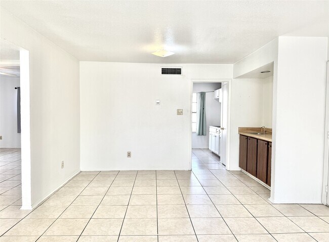 Building Photo - 8323 Wilcrest Dr