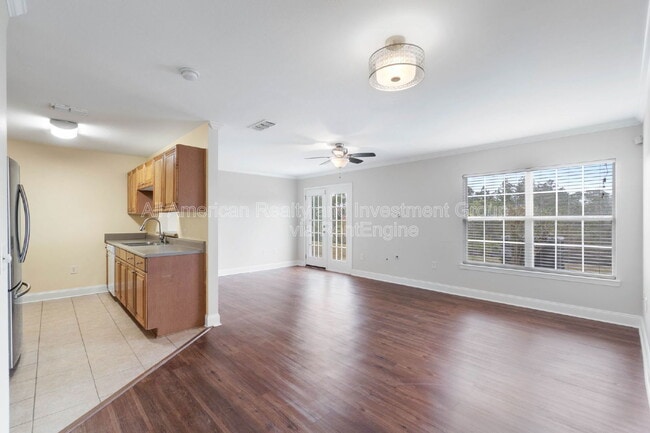 Building Photo - 747 Majestic Dr