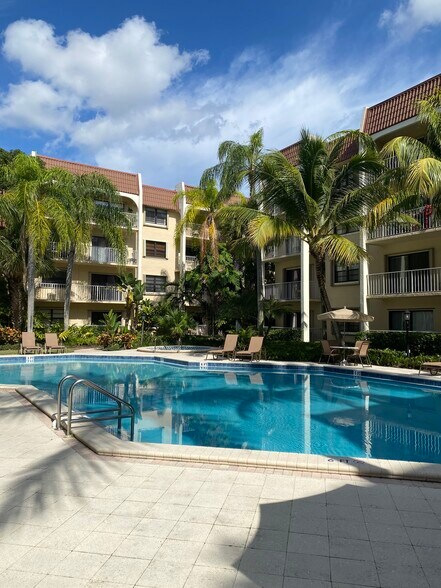 Building Photo - 9301 SW 92nd Ave