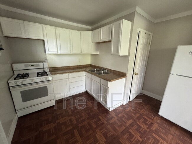 Building Photo - 3251 Spruce St