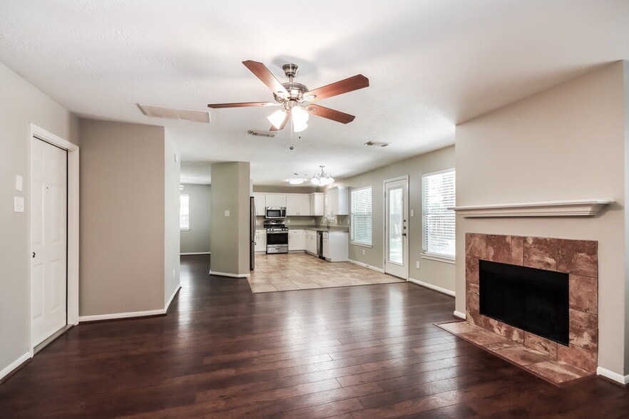 Building Photo - 7014 Hayden Dr