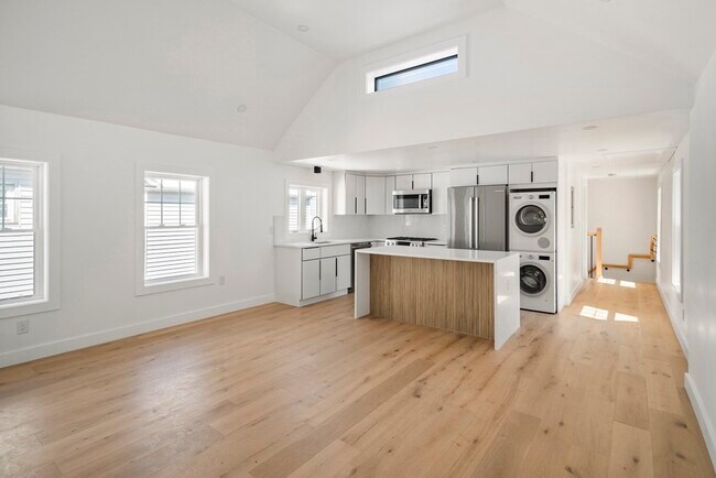 Building Photo - 89 5th St