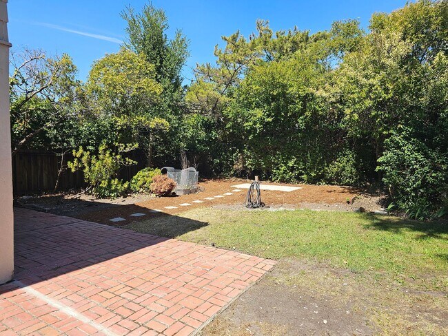 Building Photo - REGAL 4 Bed/3 Bath Home in FREMONT