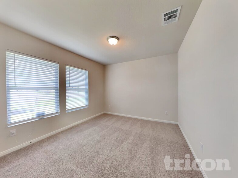 Building Photo - 10126 Cerritos dr
