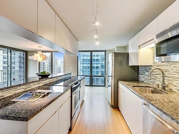 Building Photo - 2 E Erie St