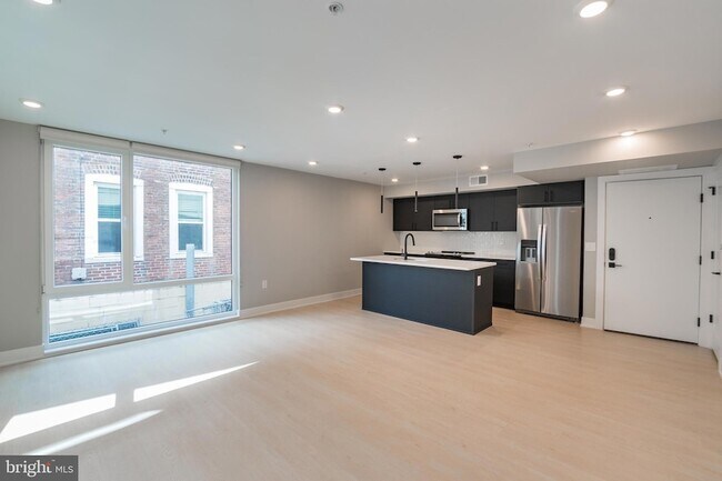 Building Photo - 6604 Ridge Ave