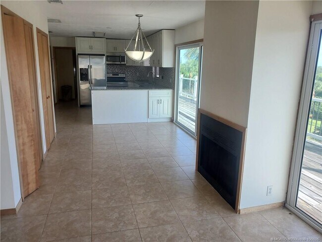 Building Photo - 4203 NE Skyline Dr