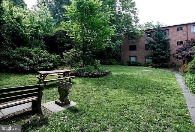 Building Photo - 4114 Davis Pl NW