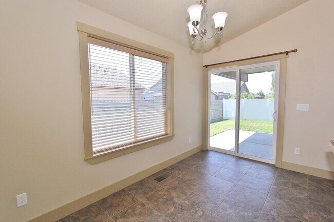 Building Photo - 1161 Kaetzel Way