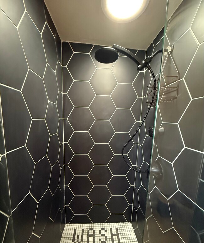 Building Photo - 1802 E Cypress St