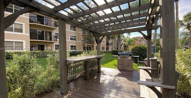 Building Photo - 8871 Wiles Rd