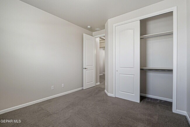 Building Photo - 533 Twilight Dr