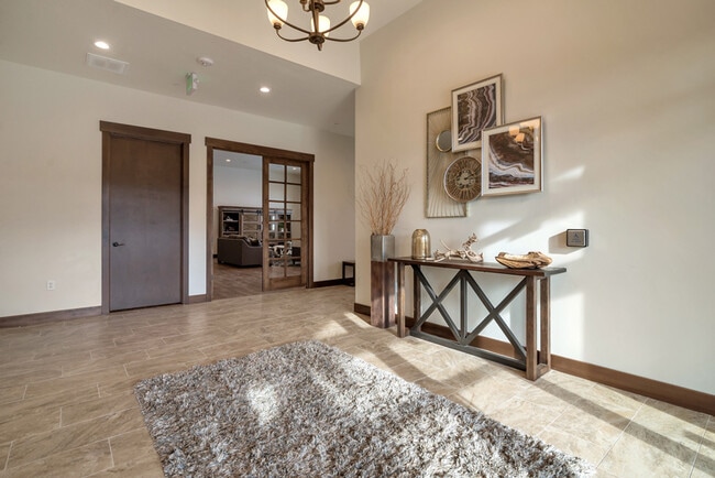 Building Photo - 865 S Aspen Wy