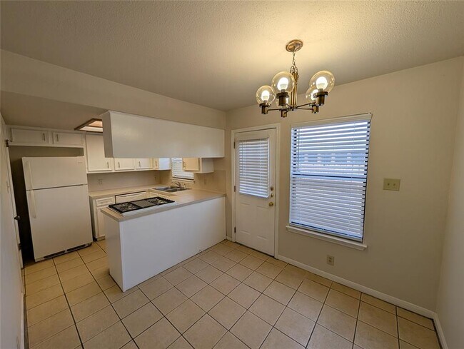 Building Photo - 7800 Northcrest Blvd