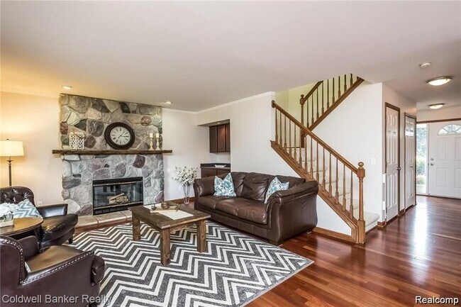 Building Photo - 3290 Bennington Dr