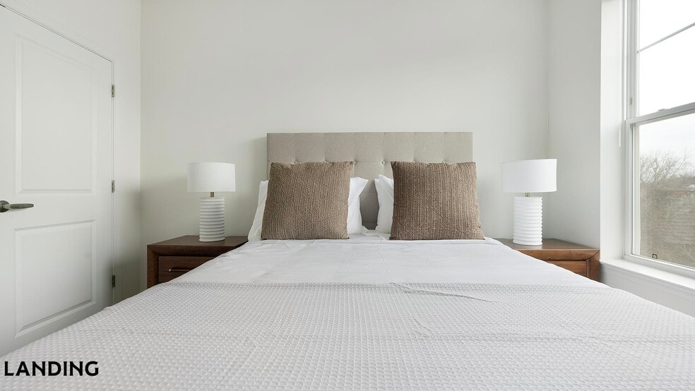 Building Photo - 909 Mansion Dr