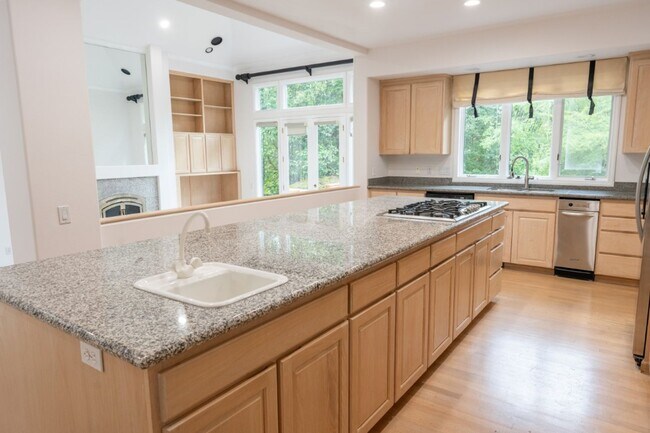 Building Photo - 4bd/3.75ba