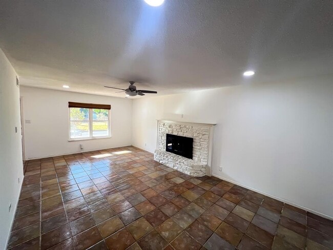 Building Photo - 8519 Shenandoah Dr