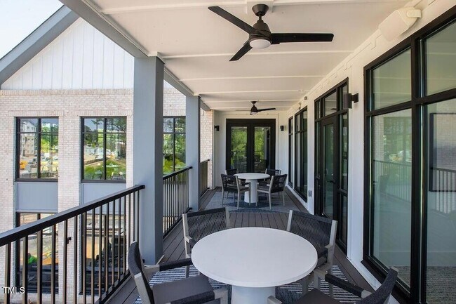 Building Photo - 2000 Olivewood St