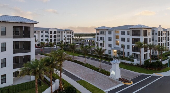 Building Photo - 6850 Foxtail Palm Wy