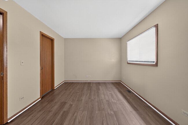 Building Photo - 1371 Andover Dr