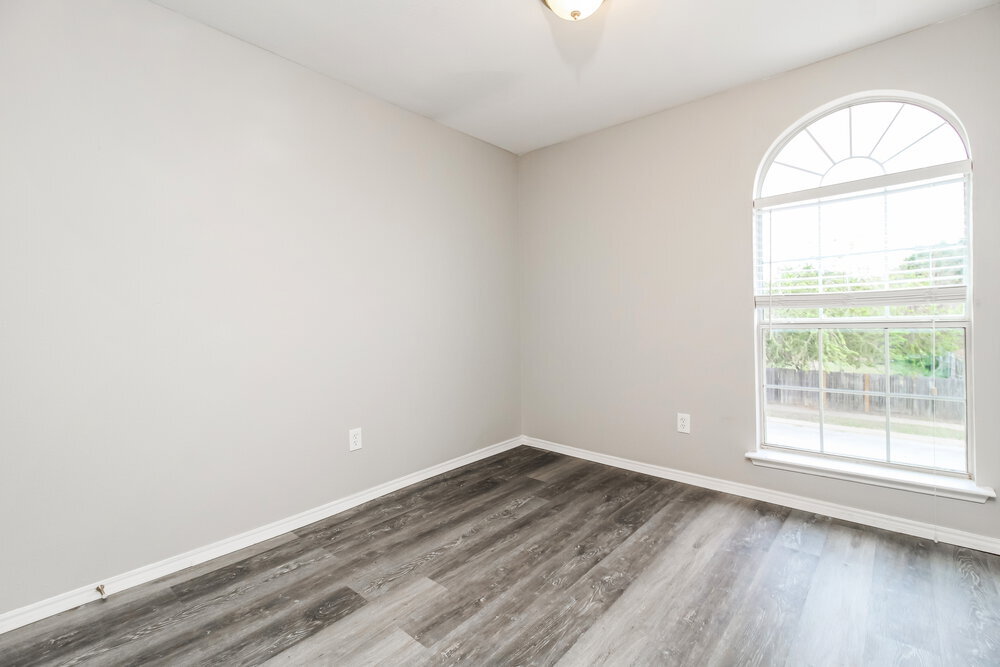 Building Photo - 809 Pace Dr