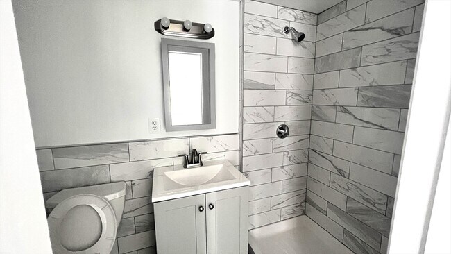 Building Photo - 169 Marlboro St