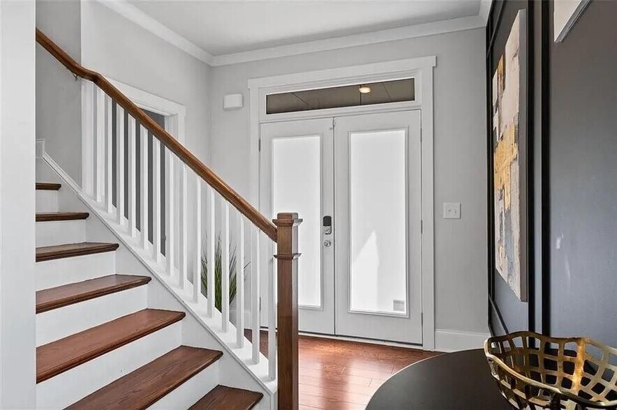 Building Photo - 813 Coleman St SW