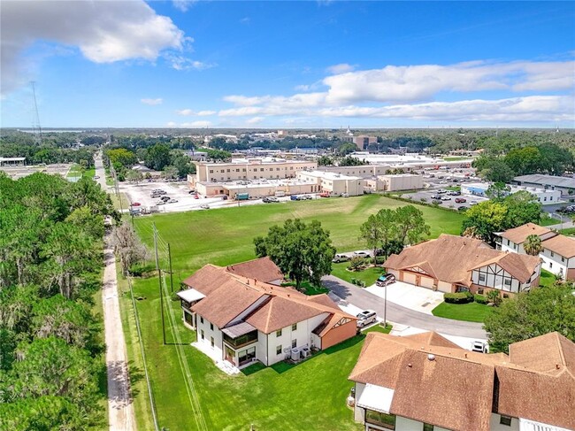 Building Photo - 100 E Oak Terrace Dr