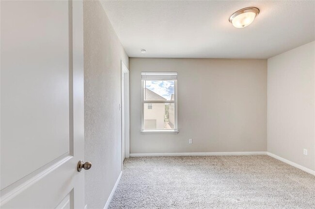 Building Photo - 218 Glass Mountains Wy