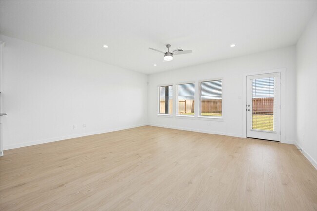 Building Photo - 31622 Farlam Farms Trl