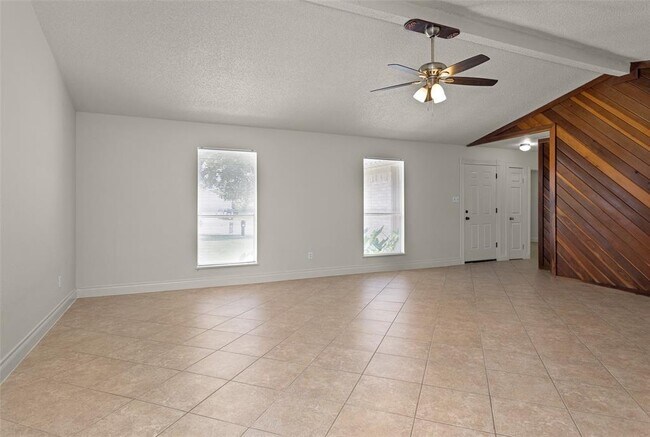 Building Photo - 9810 Kiwi Ln