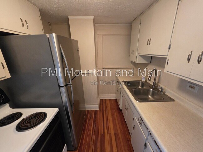 Building Photo - 41 Westwood Pl