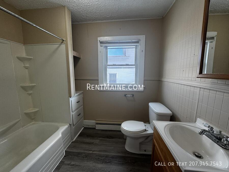 Building Photo - 172 College Ave