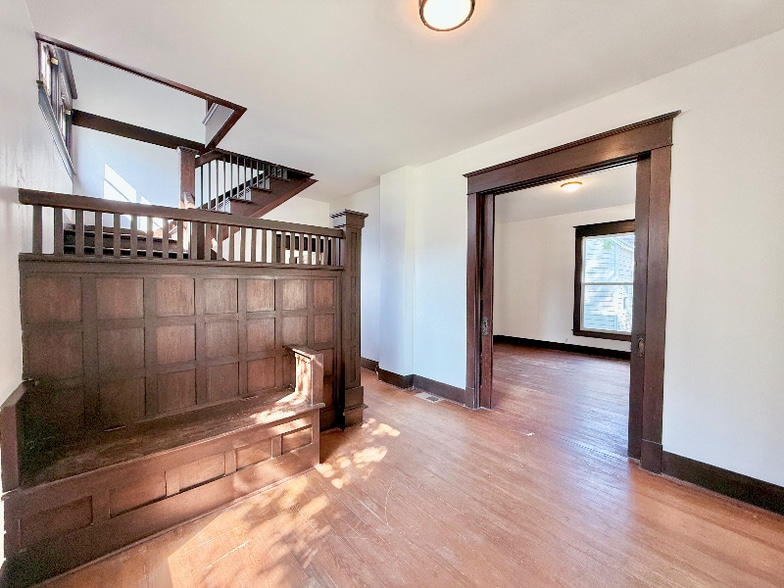 Building Photo - 517 W Hull St