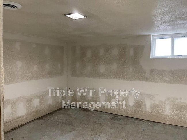 Building Photo - 2139 Kappel Dr