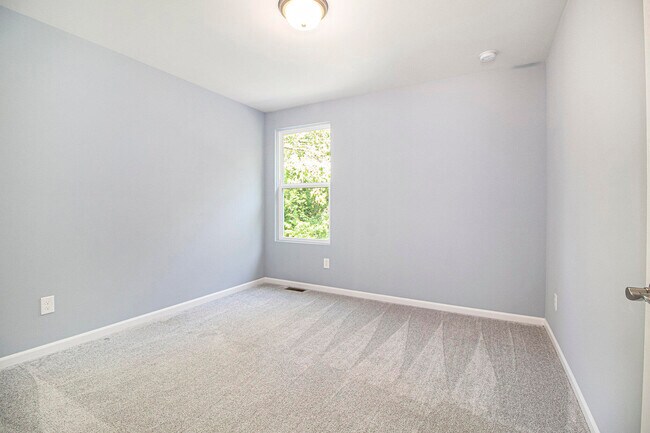 Building Photo - 2865 Dillon Dr