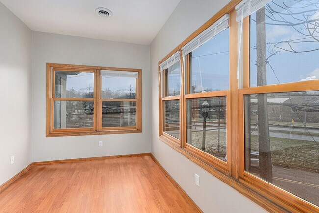 Building Photo - West Lovell 2-Bed/1-Bath upstairs apartment, 789 sq. ft. - Ask about our Security Deposit Alterna...