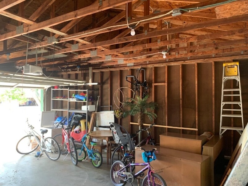 Building Photo - 704 Sunrise Ave